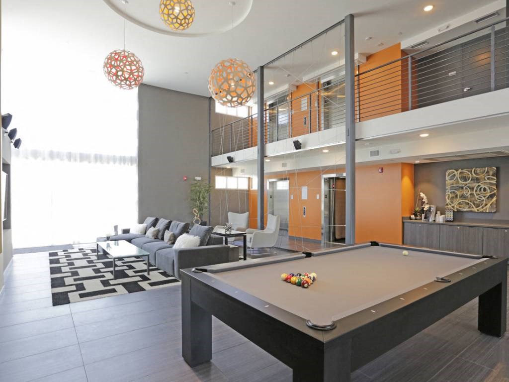 24 hour Lobby with pool table