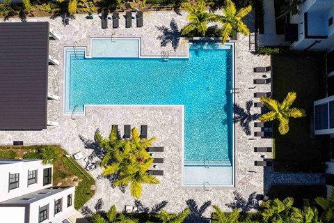 resort style swimming pool