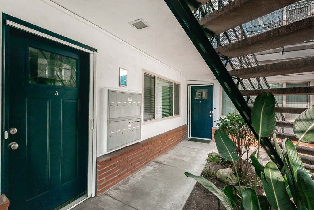 Exterior view of 1325