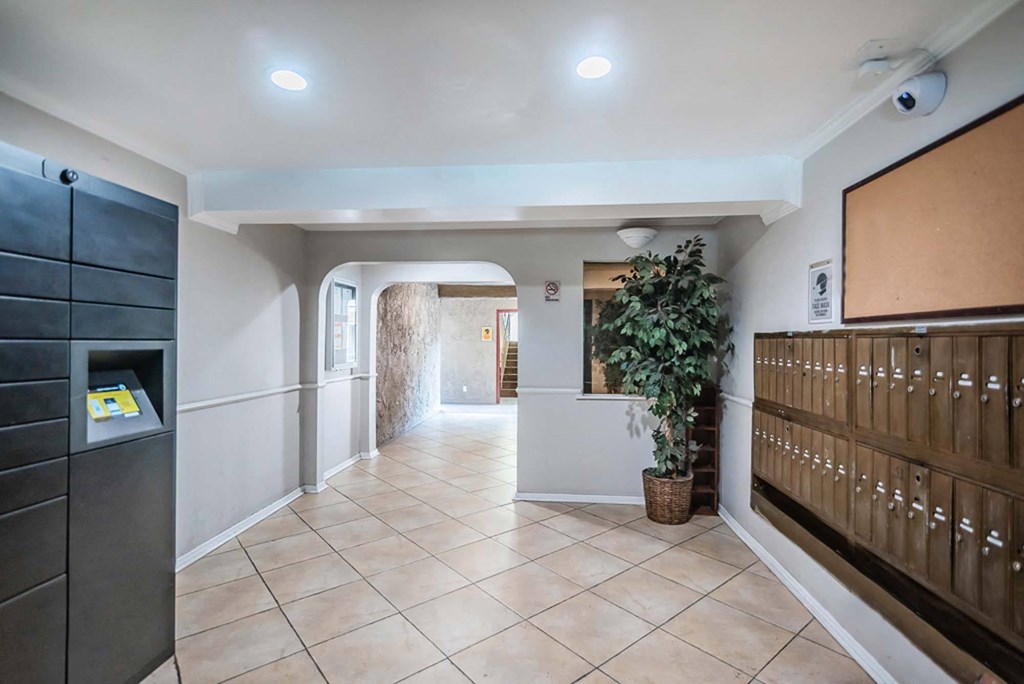 entrance and mail area at 3824