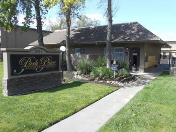 Park Place Entrance - Leasing Office Park Place Entrance - Leasing Office - Photo Gallery 2