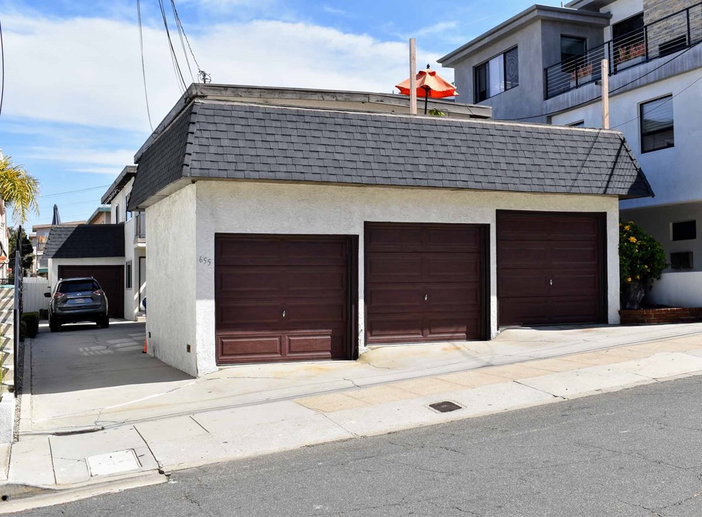 covered private parking garages