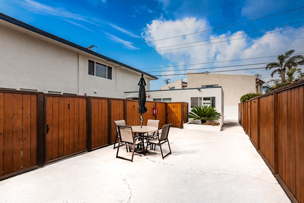 Courtyard in common area at 900 Prospect