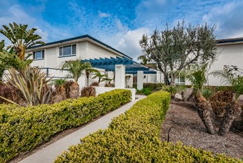 Exterior of 900 Prospect - Photo Gallery 6