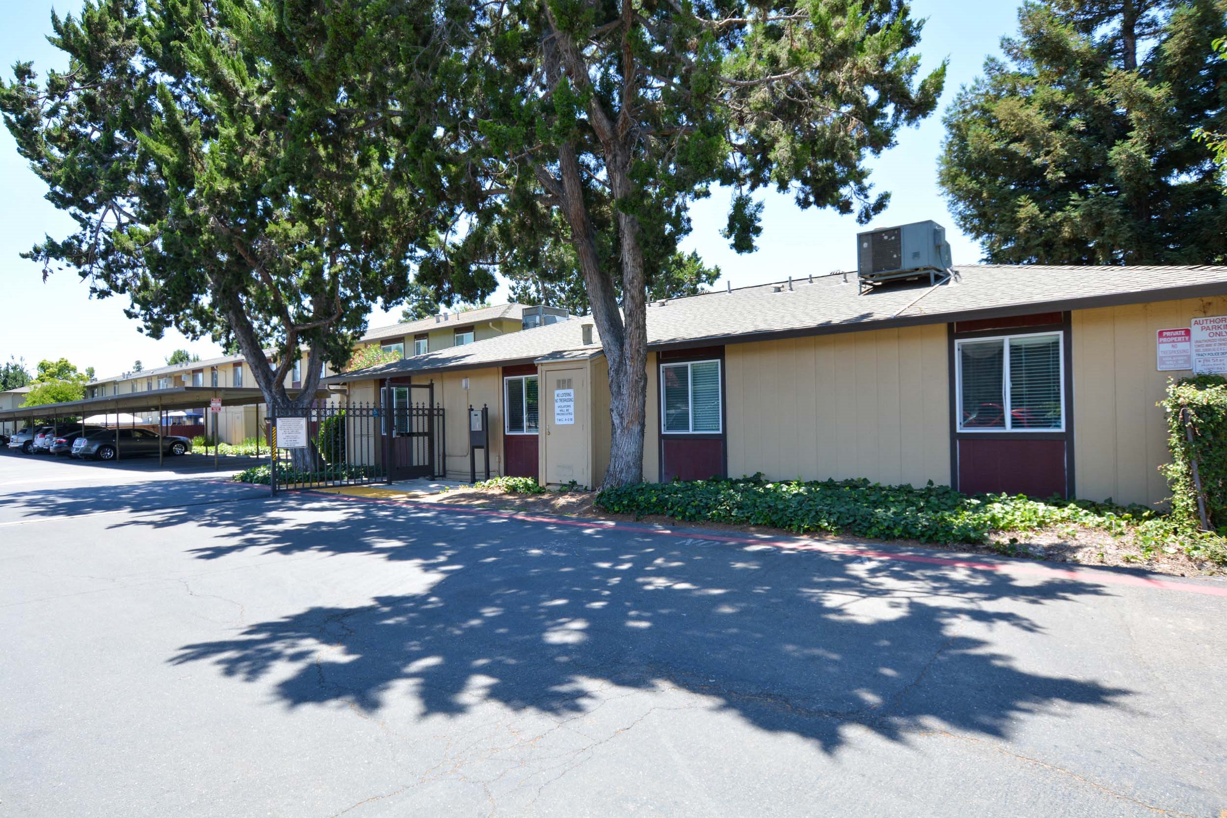 Photos and Video of Driftwood Apartments in Tracy, CA