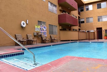 1330 North Orange Drive 1-2 Beds Apartment for Rent - Photo Gallery 6