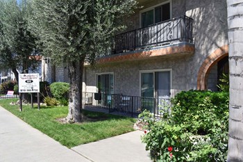 4650 Kester Studio-2 Beds Apartment for Rent - Photo Gallery 2