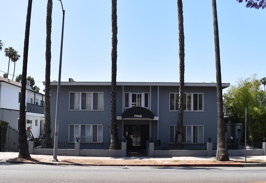 the building in which the hotel is located