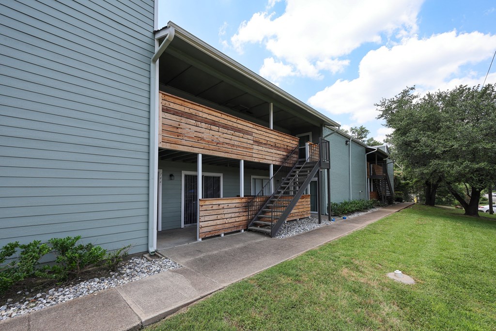 a view of the front of the building