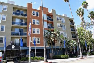 Exterior view of front of Hollywood Place Apartments