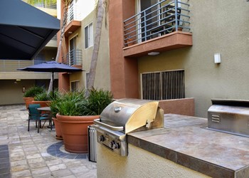 7400 Hollywood Blvd. Studio-2 Beds Apartment for Rent - Photo Gallery 11