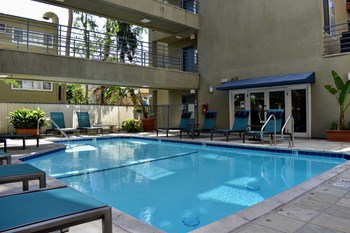 7400 Hollywood Blvd. Studio-2 Beds Apartment for Rent - Photo Gallery 10