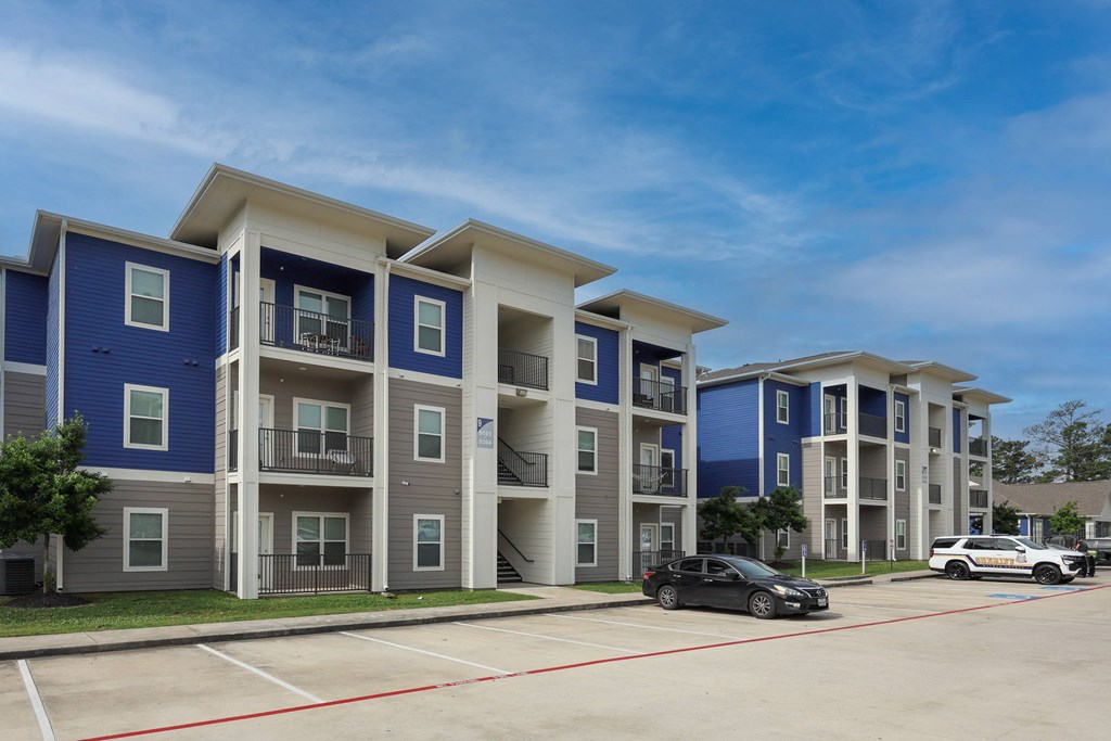 Exterior View of the Building at Midtown Sam Houston Apartments, Huntsville, 77340