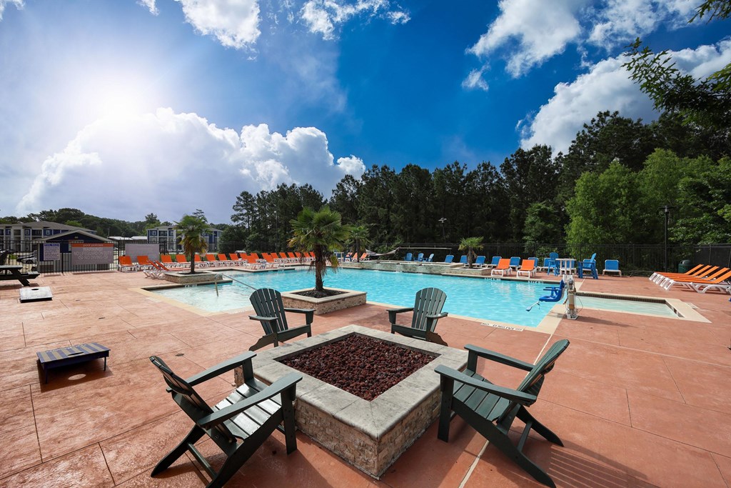 Outdoor Swimming Pool at Midtown Sam Houston Apartments, Texas