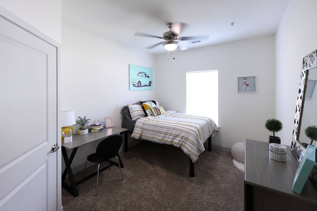 A Bedroom With Desk at Midtown Sam Houston Apartments, Texas