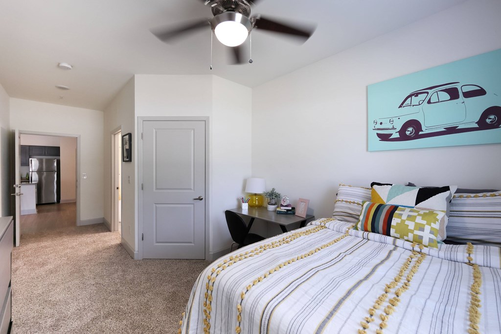 Beautiful Bright Bedroom at Midtown Sam Houston Apartments, Huntsville