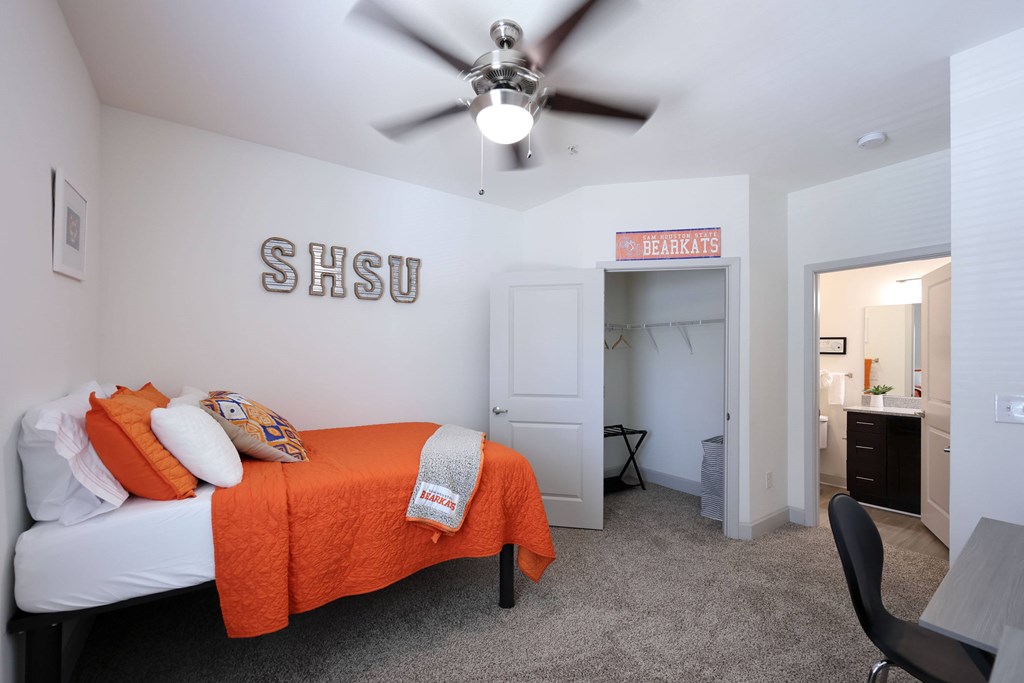 Live In Cozy Bedrooms at Midtown Sam Houston Apartments, Texas, 77340
