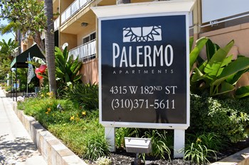 monument sign at Palermo - Photo Gallery 2