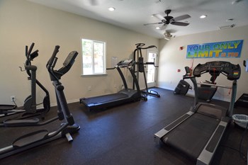 Fitness center with treadmills, elliptical machines - Photo Gallery 5