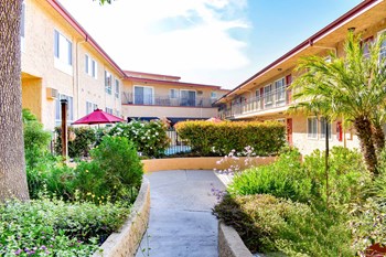 2800 Montrose Ave. Studio-2 Beds Apartment for Rent - Photo Gallery 5