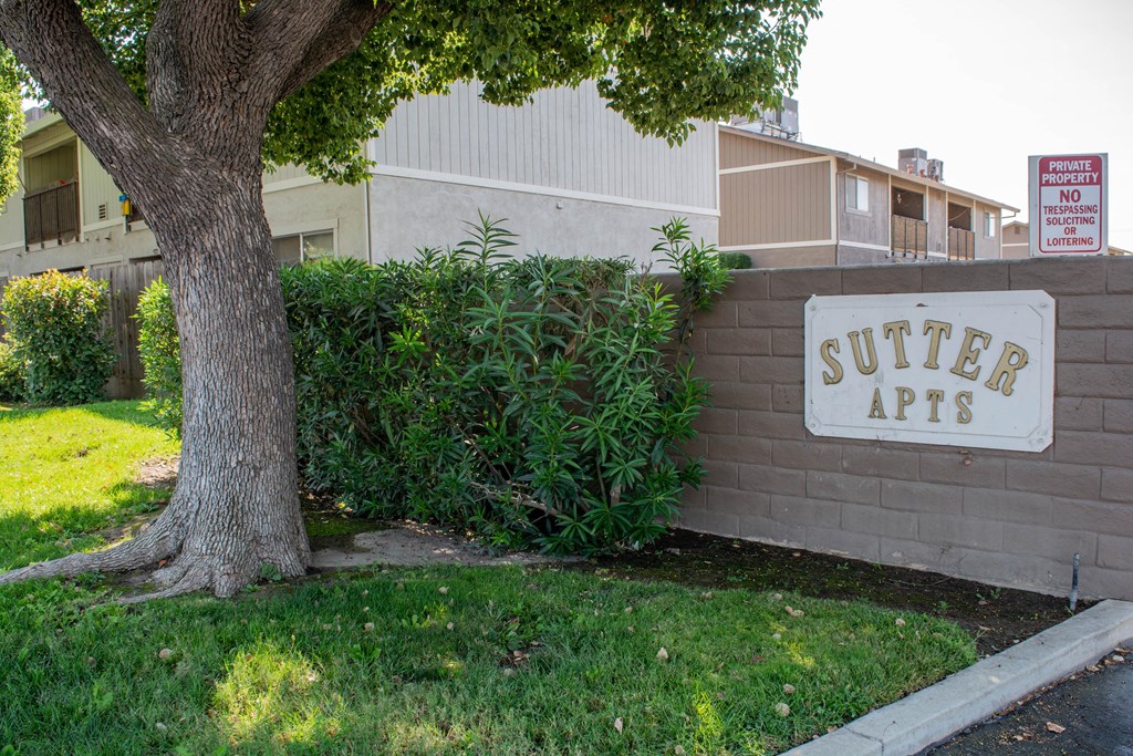 Front entry into Sutter Apartments