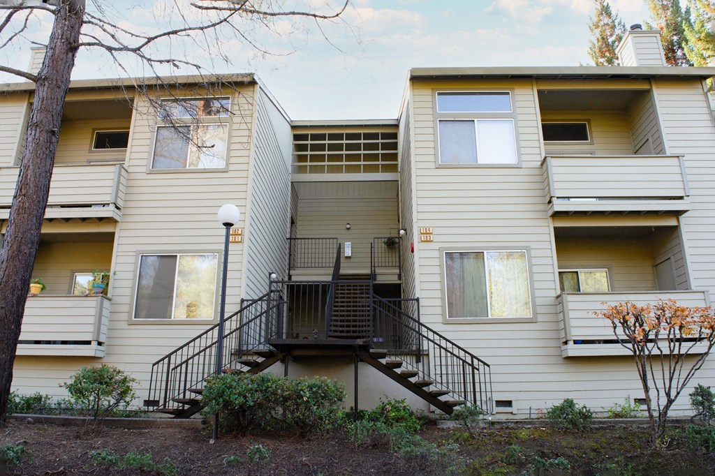 view of typical building at the ridge apartments