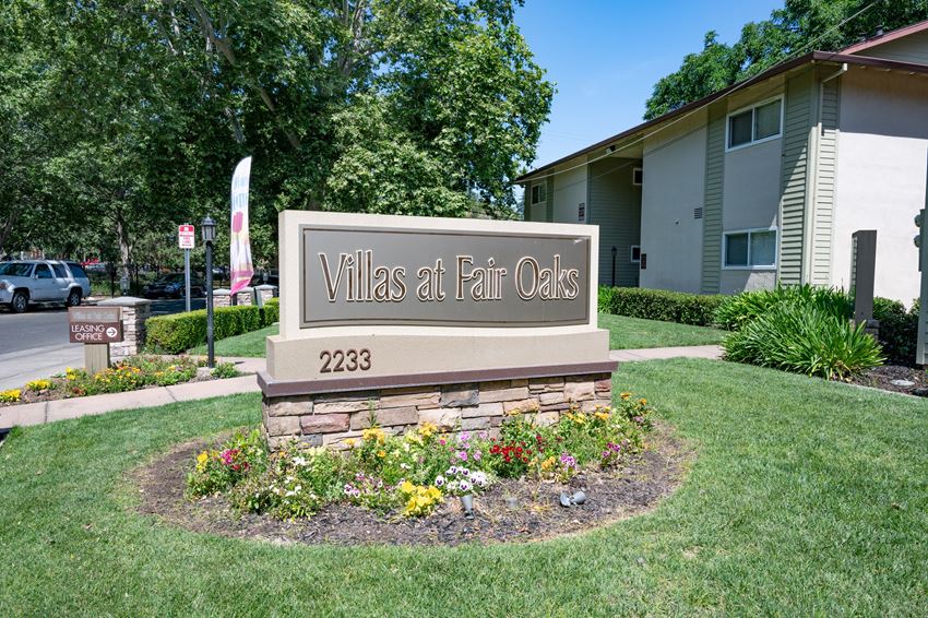Monument of Villas at Fair Oaks logo View of monument sign with Villas at Fair Oaks logo - Photo Gallery