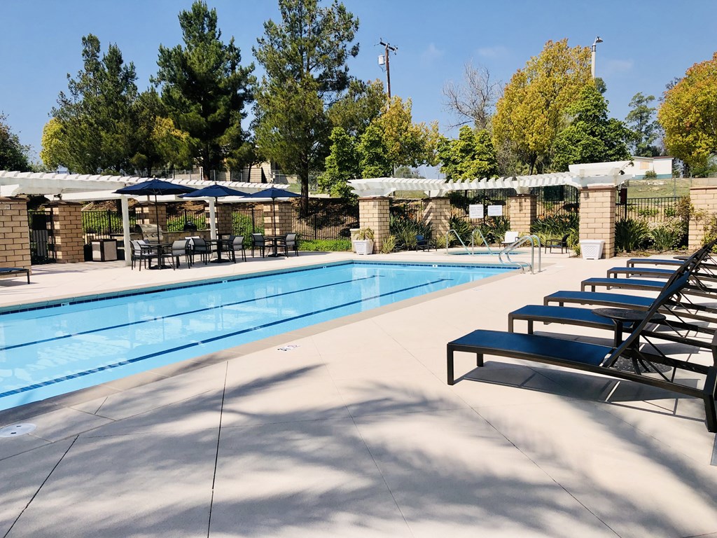 the pool at Vista Pointe