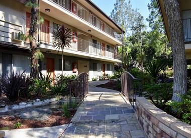 2121 Valderas Drive 3 Beds Apartment for Rent - Photo Gallery 1
