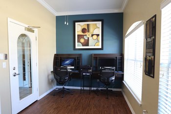 5075 Airline Drive 1-2 Beds Apartment for Rent - Photo Gallery 4