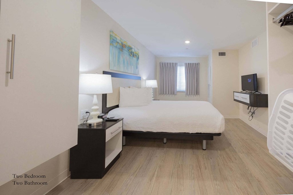 a bedroom with a bed and a tv in a hotel room at Parks Residential - Richardson, Richardson, 75082