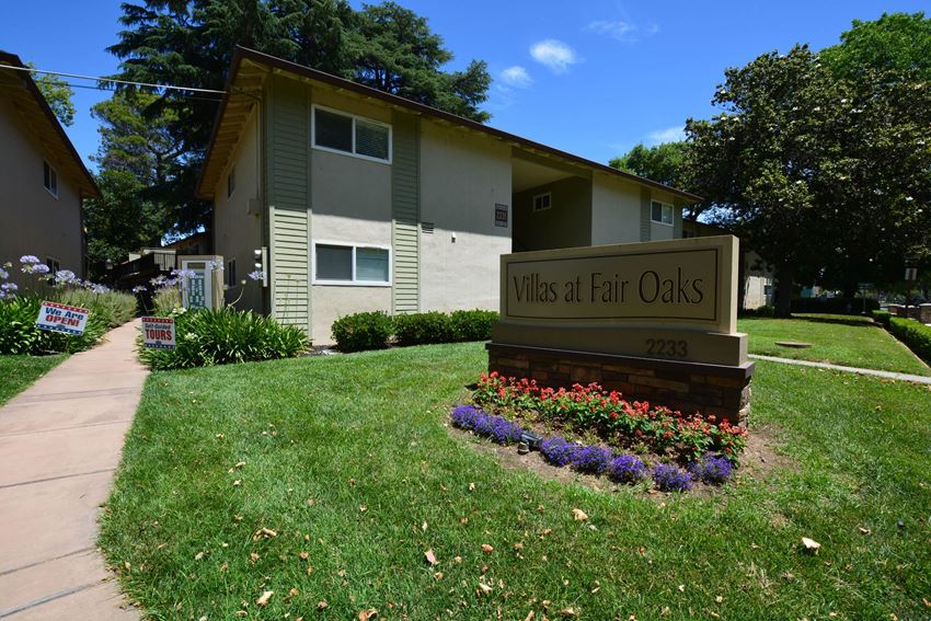 Monument of Villas at Fair Oaks logo View of exterior of building with monument of Villas at Fair Oaks Logo - Photo Gallery