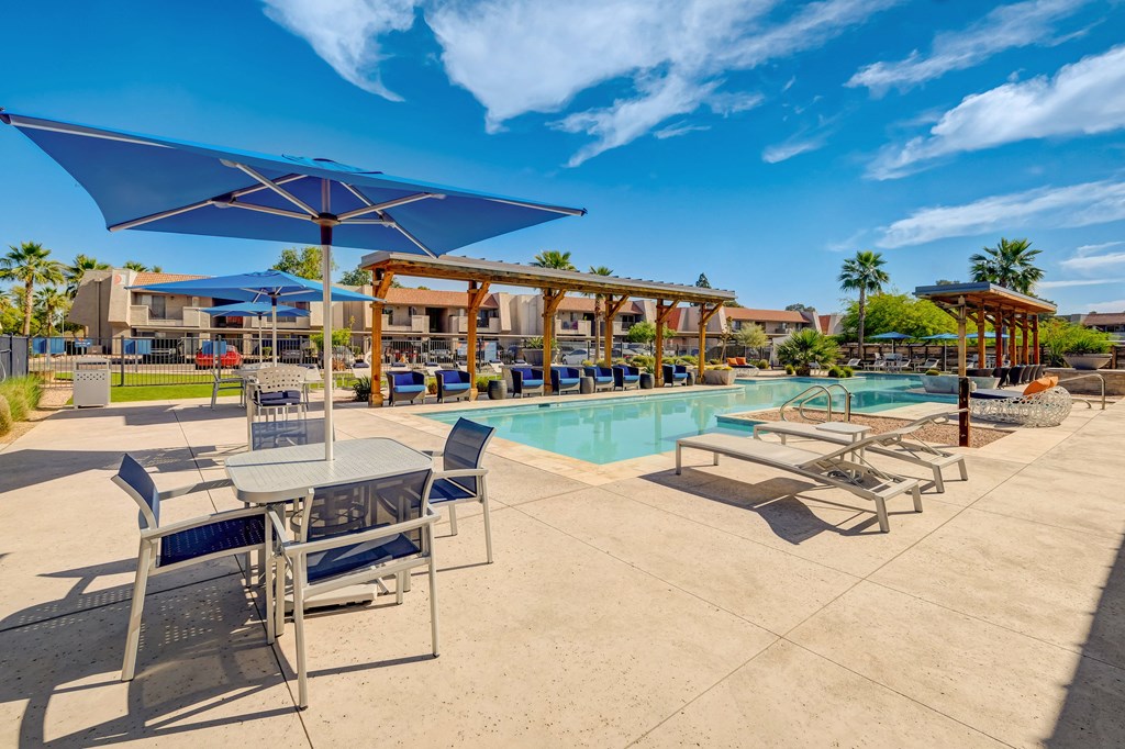 the swimming pool at the resort at longboat key club