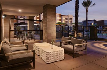 Outdoor Patio at Kalon Luxury Apartments, Phoenix - Photo Gallery 15
