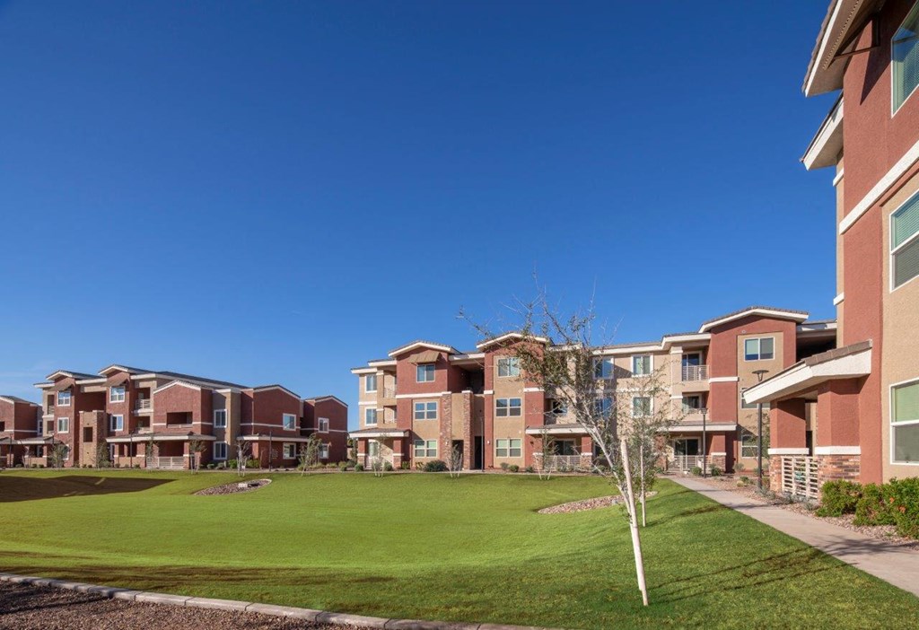 Outside Yard  at Zaterra Luxury Apartments, Chandler, AZ, 85286