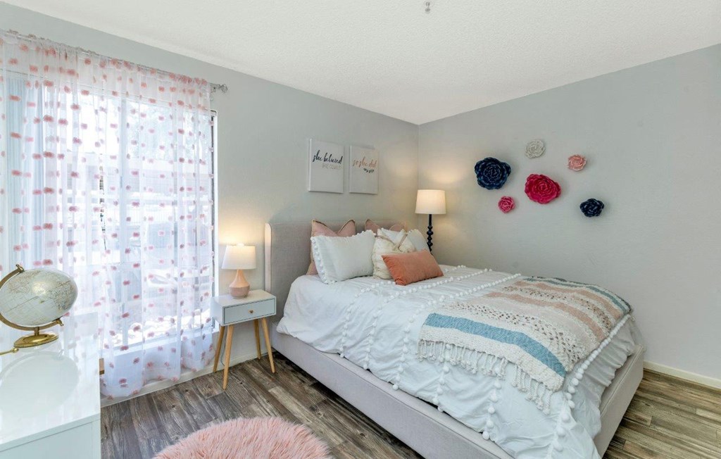 a bedroom with a bed and a window  at Glen Brae, Glendale