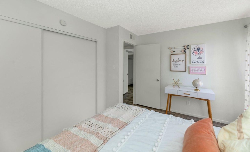 a bedroom with a bed and a desk and a closet  at Glen Brae, Arizona