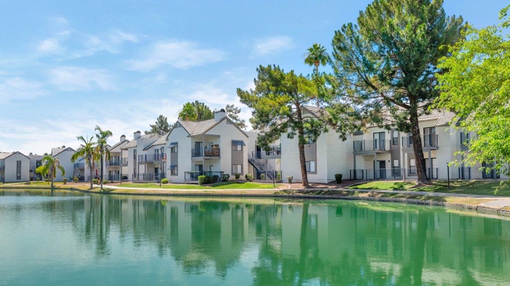 the preserve at ballantyne commons community pond