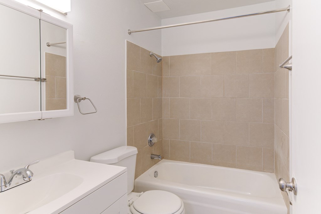Bathroom With Bathtub at Johnson Legacy Apartments, Wisconsin