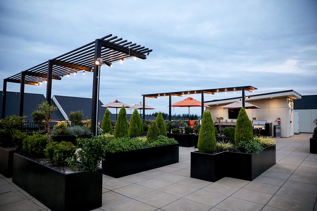 Rooftop Patio at Apartment Community in Hillsboro