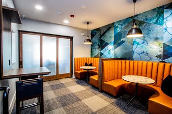 Resident Business Center with Co-working Space in Phoenix Near 101 Freeway