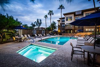 Hot Tub Spa at luxury Apartments North Phoenix