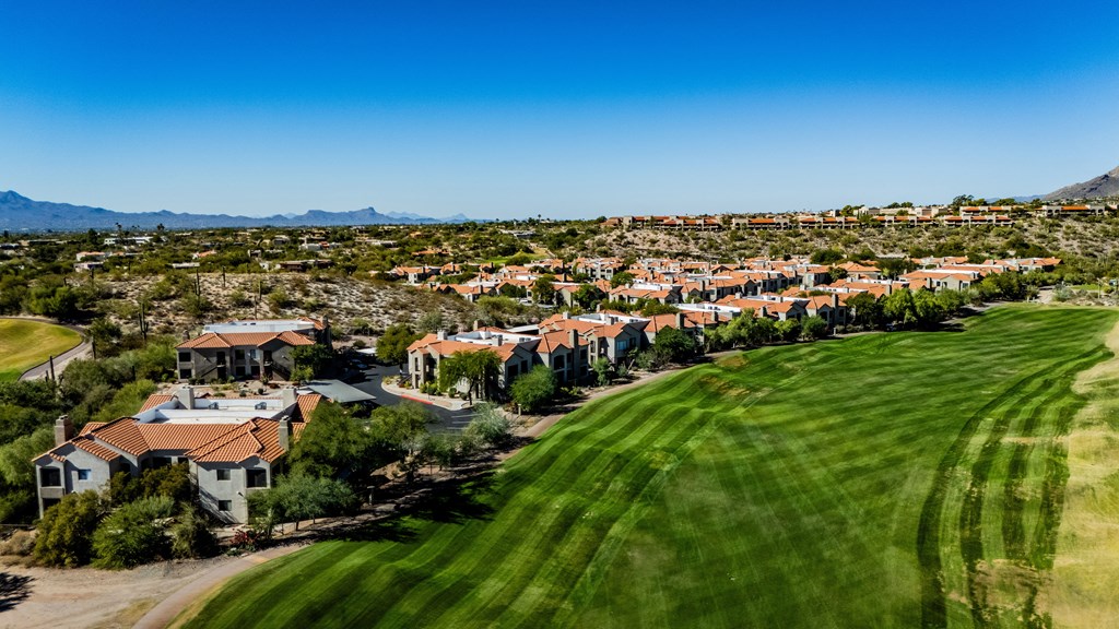 Scenic Golf Course Views at Apartments Near La Encantada Tucson