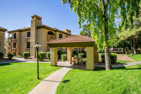 BBQ Area at South Scottsdale Apartments for Rent