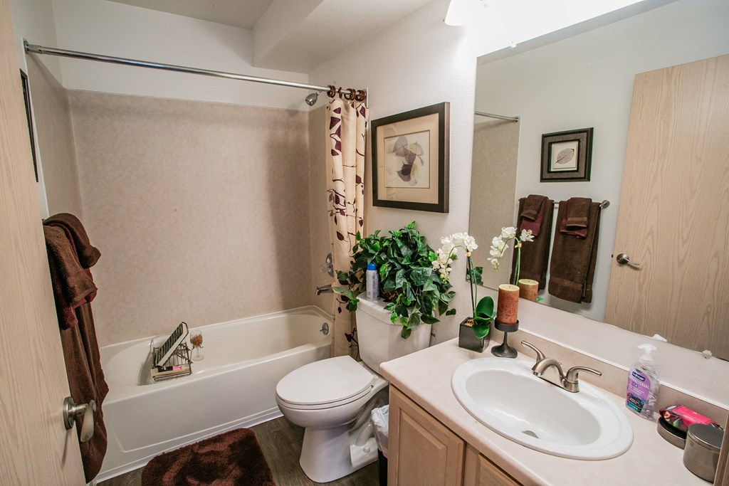Full Bathrooms at Apartments for Seniors Vancouver