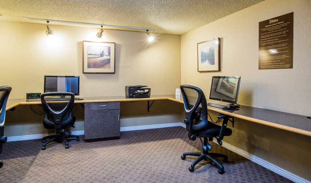 Resident Business Center with Computers at Laughlin Nevada Apartments Near Me