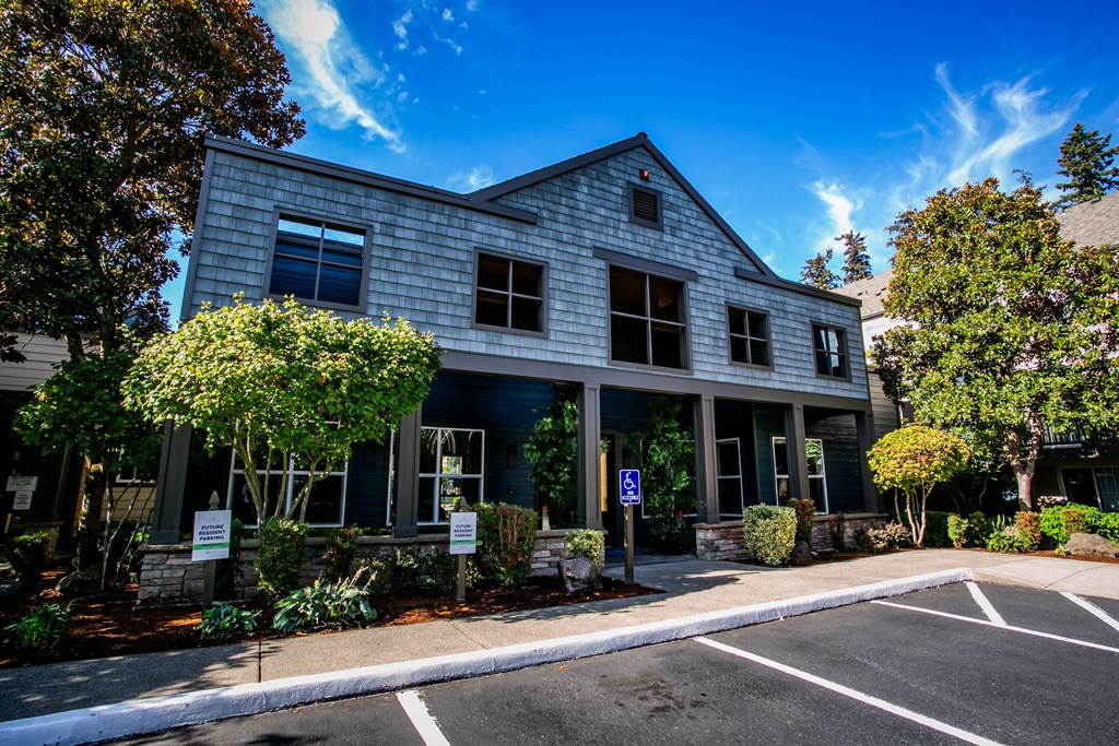 The Colonnade Luxury Townhome Apartments