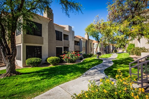 La Paloma Tucson Apartments with Beautiful Landscaping