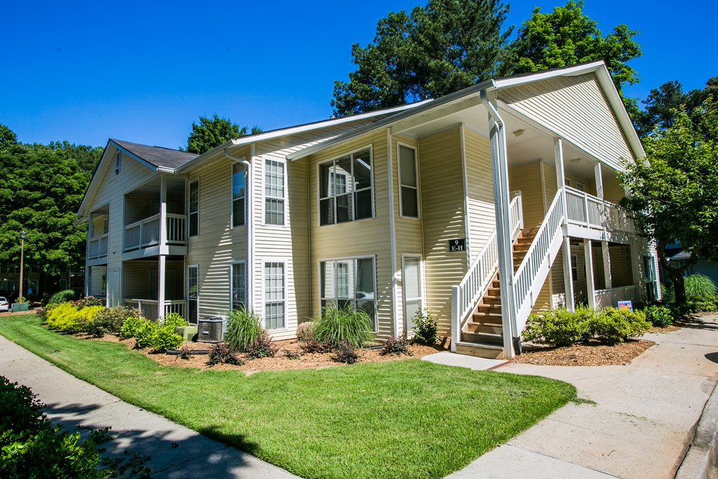 1, 2, and 3-Bedroom Apartments on Powers Ferry Rd