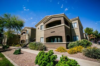 Beautiful and Extensive Landscaping at Phoenix, AZ Apartments Near 101 Loop
